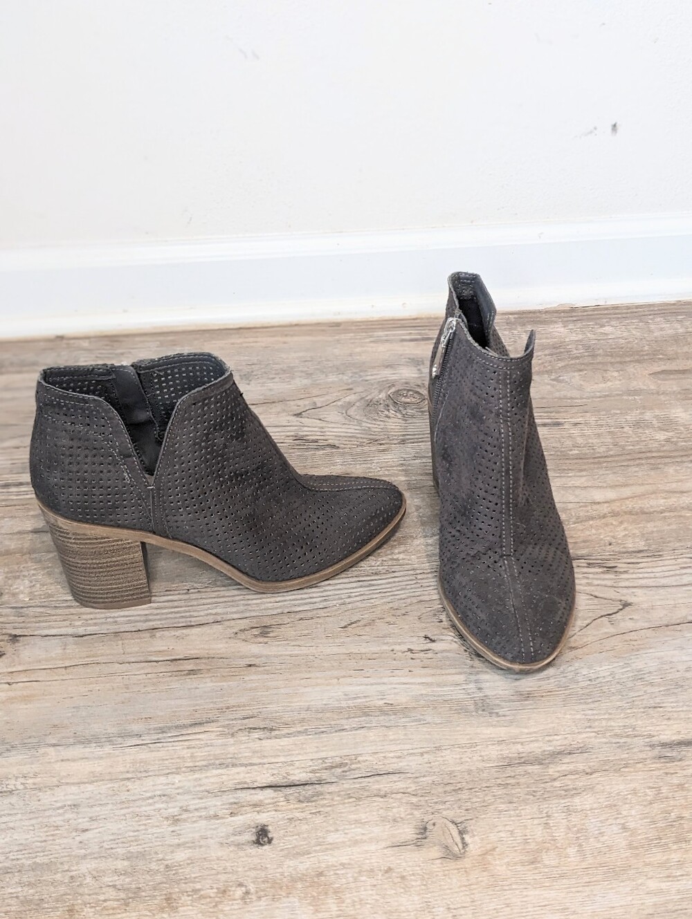 Dolce Vita Kaide Slate Perforated Zip Leather Bootie Suede In Grey Size 8